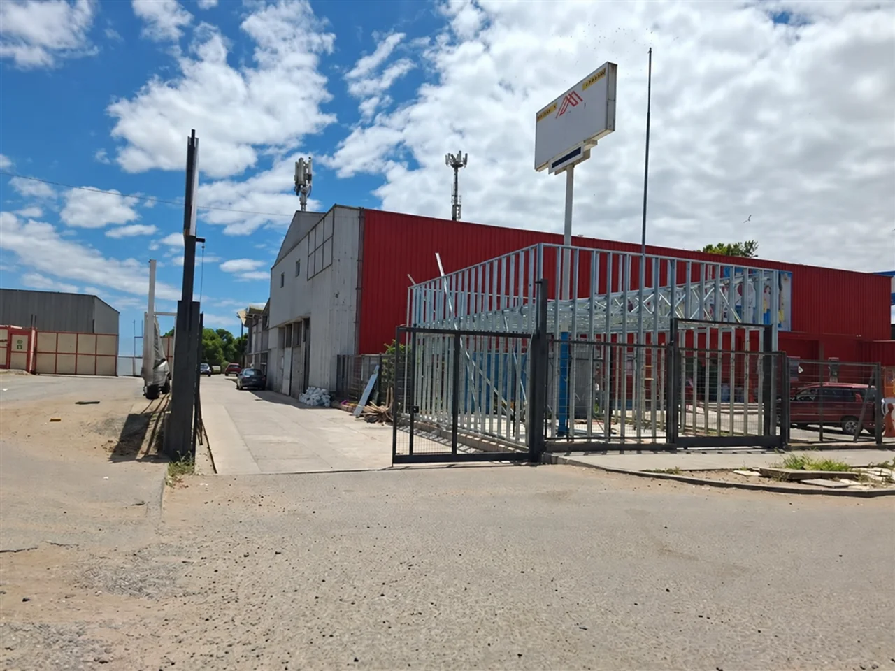 Acceso al sector del sector de 700 m². Vista exterior del acceso al sector de 700 m².