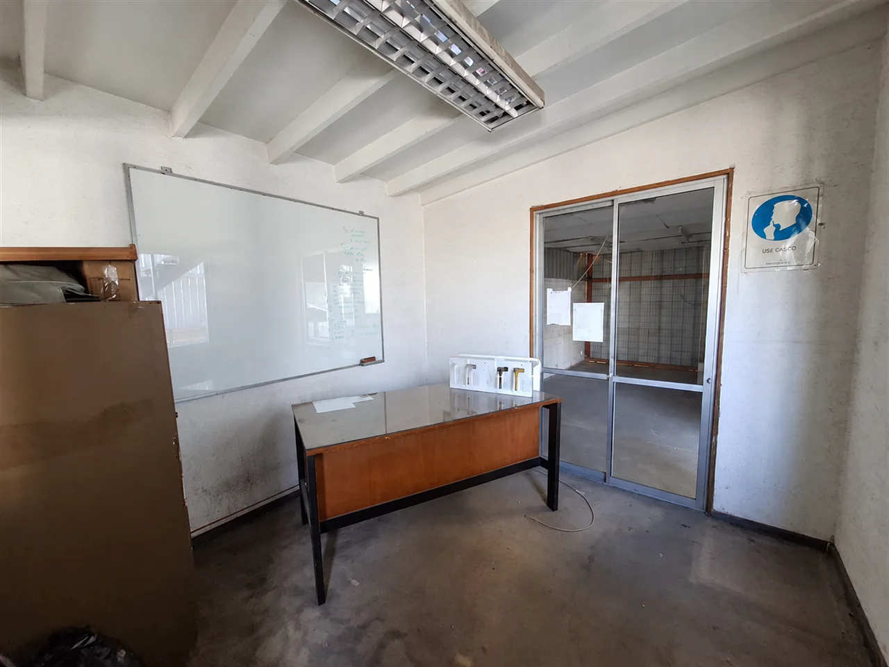 Oficina interior del sector de 700 m². Dependencia administrativa del sector de 700 m².